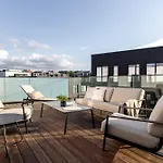 Διαμέρισμα Stylish Waterfront With Lounge Terrace & Sauna *