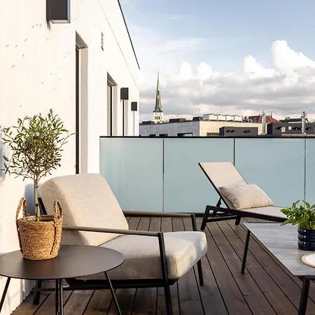 Apartment Stylish Waterfront With Lounge Terrace & Sauna
