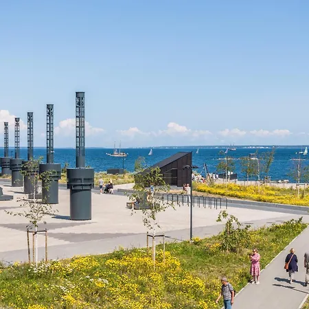 Stylish Waterfront With Lounge Terrace & Sauna *