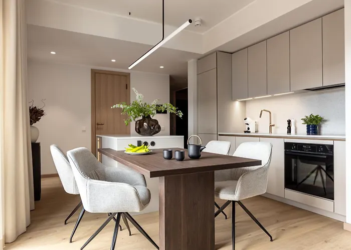 Stylish Waterfront With Lounge Terrace & Sauna アパート