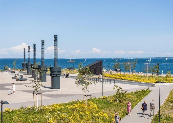 Stylish Waterfront With Lounge Terrace & Sauna *