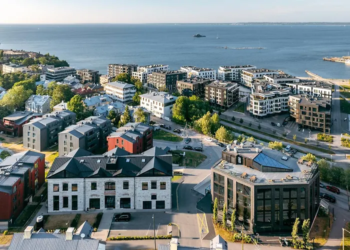 Stylish Waterfront With Lounge Terrace & Sauna Apartment *