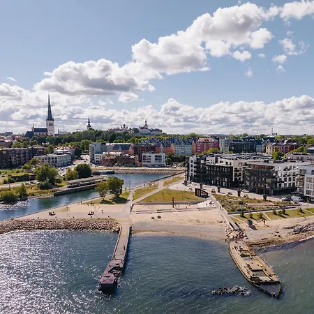 Stylish Waterfront With Lounge Terrace & Sauna Lägenhet Tallinn