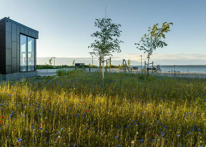 Stylish Waterfront With Lounge Terrace & Sauna Lägenhet