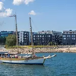 Stylish Waterfront With Lounge Terrace & Sauna Korter *
