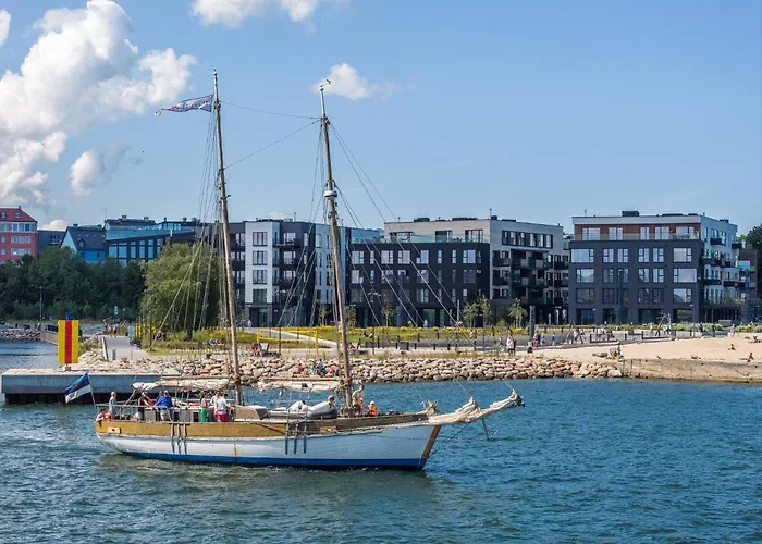 Stylish Waterfront With Lounge Terrace & Sauna Lejlighed *